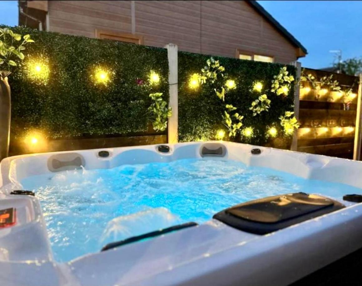 Willow Cottage With Hot Tub Strensall Экстерьер фото